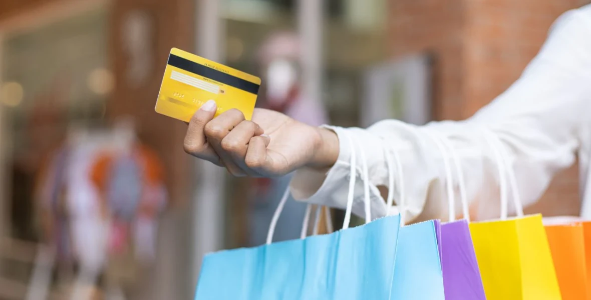 Uncompromised Security: Navigating Physical and Endpoint Protection in Retail.
